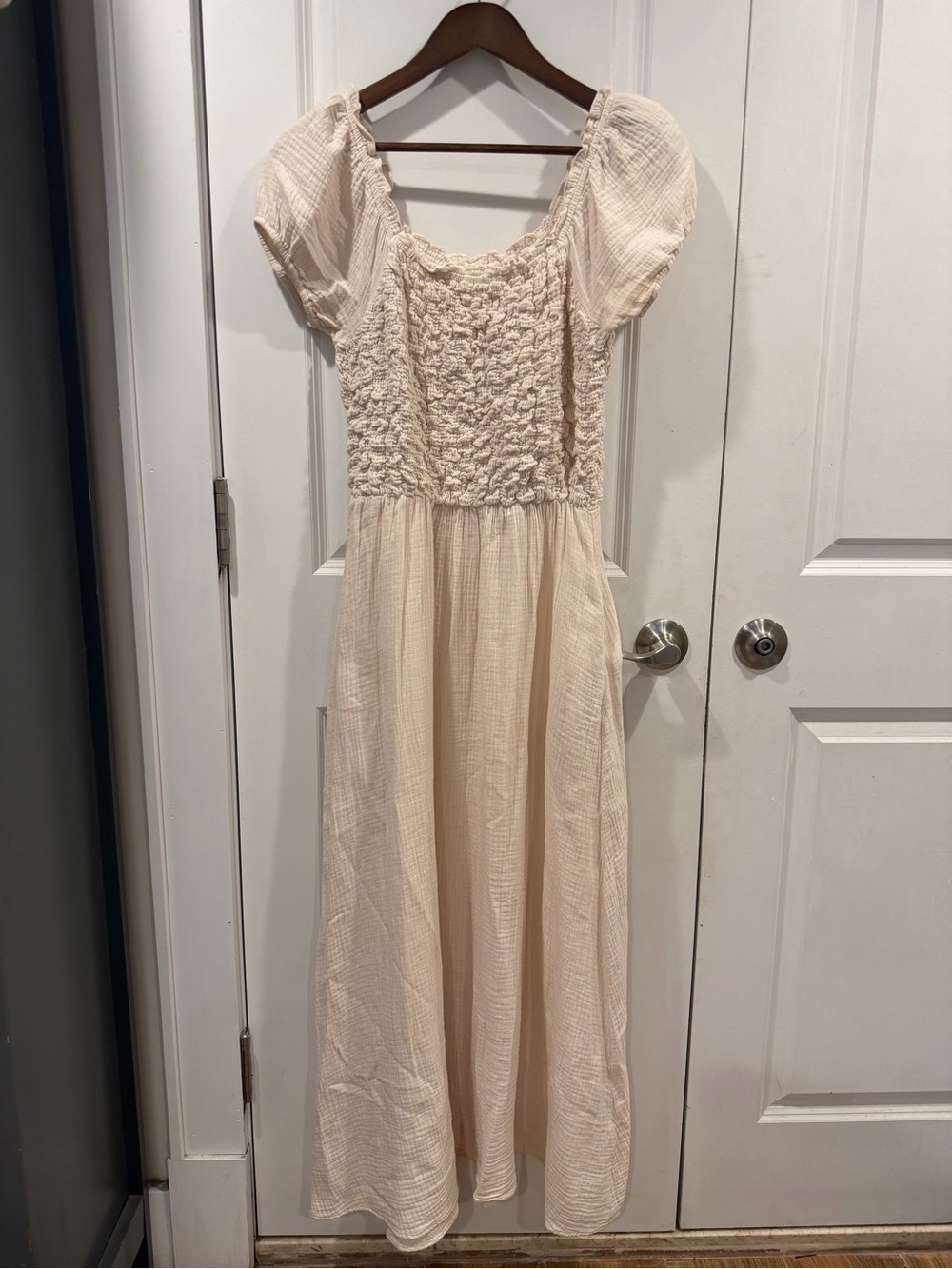 Neuflora Missoula Cream Smocked Maxi Dress Size Medium 100% cotton